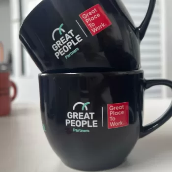 xícara personalizada preta para empresa